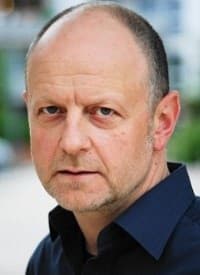 https://cdn.myanimelist.net/images/voiceactors/2/47122.jpg